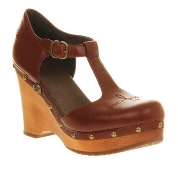 UGG Shoes - UGG Christie T-Strap Wedge Clog size 8